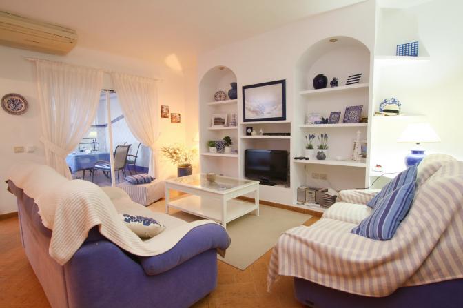 1363722845ikrntfjl_living room 1_resize.jpg